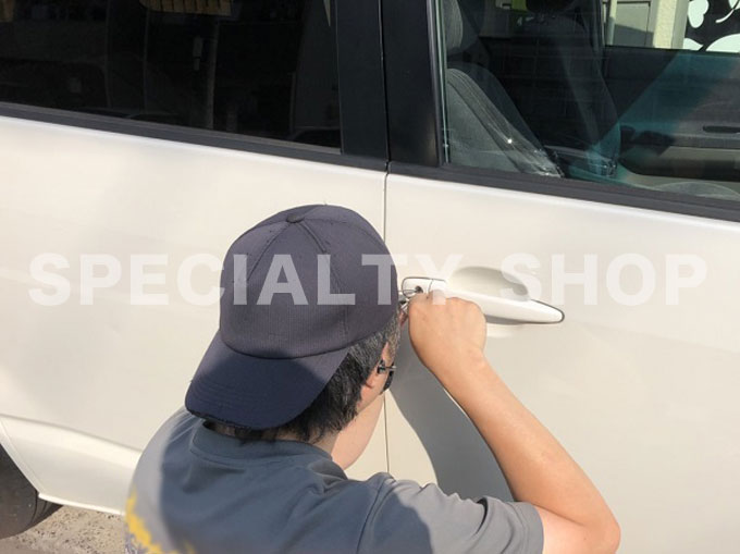 インロック解錠作業風景